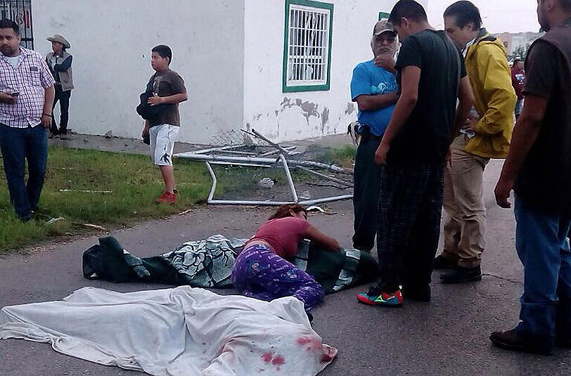 Verwüstung in Ciudad Acuna im Norden Mexikos. Autos wurden wie Spielzeug durch die Luft gewirbelt. Mindestens 13 Menschen kamen hier ums Leben.