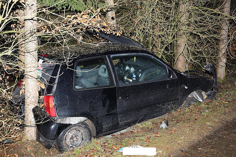 Unfassbares Glück hatte eine 19-Jährige, die diesen Unfall unverletzt überlebte.