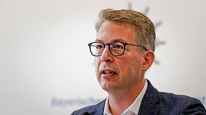 Markus Blume (CSU), Staatsminister für Wissenschaft und Kunst von Bayern, spricht während einer Pressekonferenz.