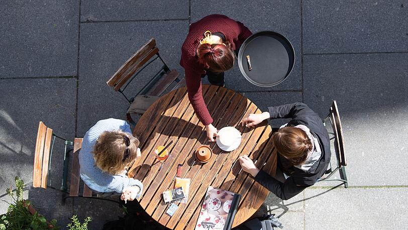 Im Gastgewerbe gibt es die meisten Jobs mit Niedriglohn. (Archivbild)