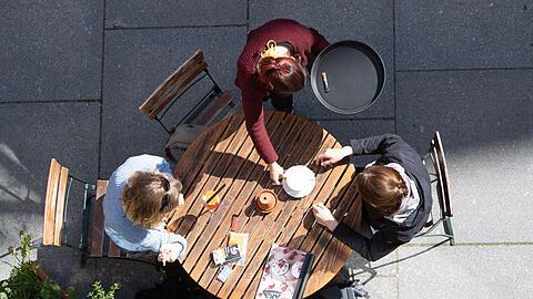 Im Gastgewerbe gibt es die meisten Jobs mit Niedriglohn. (Archivbild)