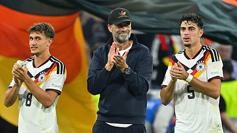 Tom Bischof (l.) und Aleksandar Pavlovic (r.) hinterlie&szlig;en in den ersten L&auml;nderspielen unter J&uuml;rgen Klopp einen guten Eindruck.