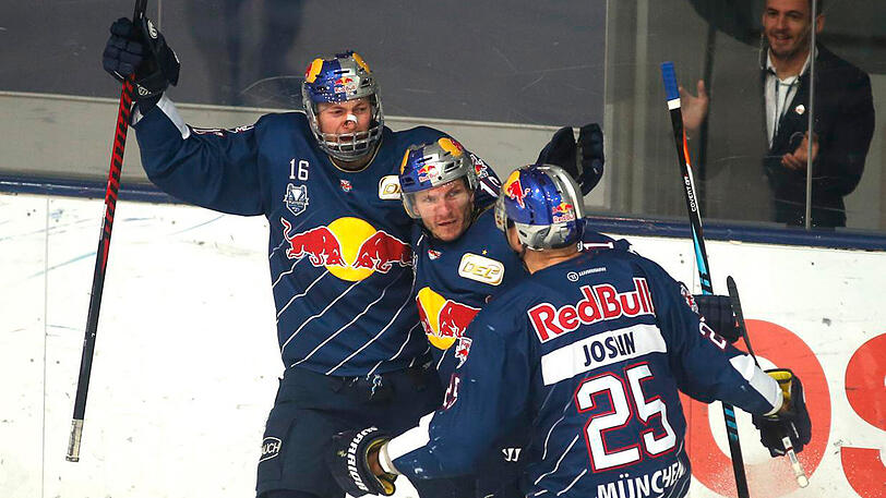 Für den EHC Red Bull München (kl. Bild Jerome Flaake, l., und Yannic Seidenberg) ging&rsquo;s gestern per Flugzeug nach Bremerhaven.