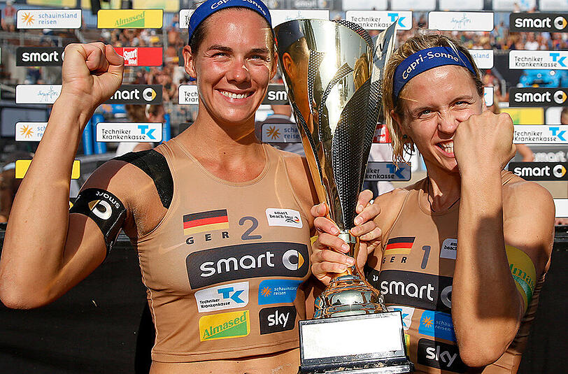 Pose des Triumphs: Kira Walkenhorst und Laura Ludwig (rechts).