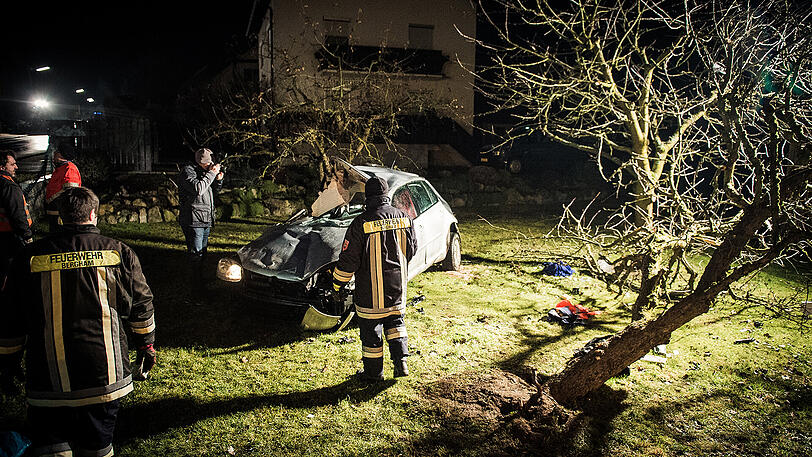 Zwei Brüder kamen bei einem Autounfall in der Oberpfalz ums Leben. Die Bilder.