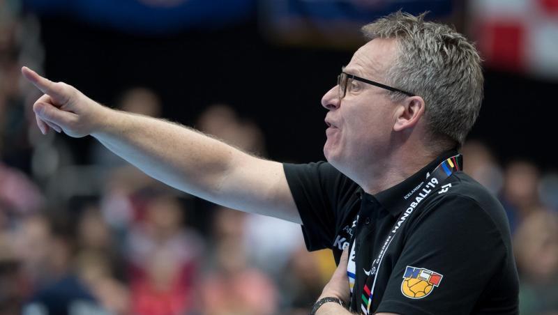 Trainer Gudmundur Gudmundsson von Island am Spielfeldrand. Foto: Sven Hoppe