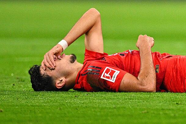 Nationalspieler Aleksandar Pavlovic verletzte sich früh. Nationalspieler Aleksandar Pavlovic verletzte sich früh.