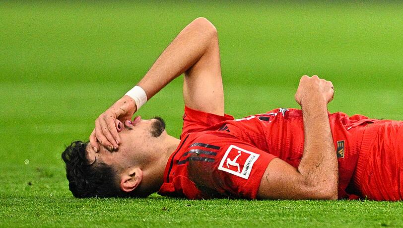 Nationalspieler Aleksandar Pavlovic verletzte sich früh. Nationalspieler Aleksandar Pavlovic verletzte sich früh.