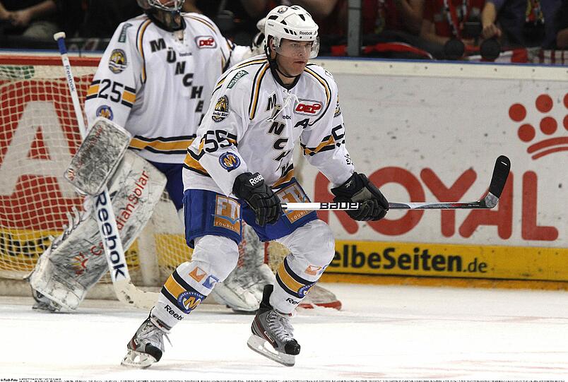 Eric Schneider und der EHC München verloren in Ingolstadt mit 3:5.