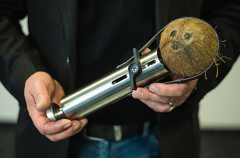 Ein handlicher Kokosnussöffner.