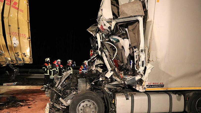 Tödlicher Unfall auf der A3: Ein Lkw-Fahrer übersah das Stauende...
