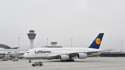 Ein Airbus A380 am Flughafen München. (Symbolbild)