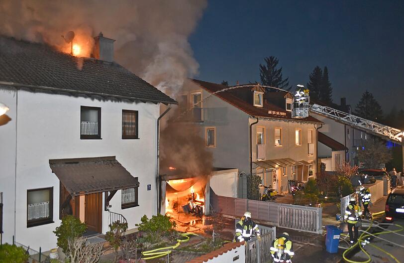 80 Feuerwehrleute kämpften rund eine Stunde gegen die Flammen.