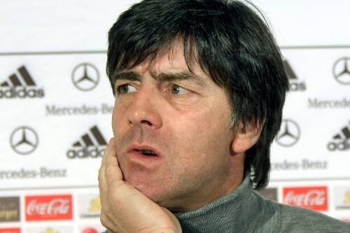 Bundestrainer Jogi Löw (links) schaut schon jetzt in Berlin ganz genau hin, wer seine Vorgaben mit Blick auf die WM 2010 erfüllt.Foto: AP