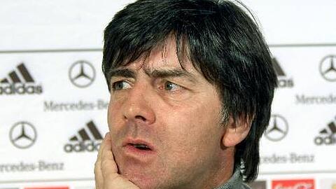 Bundestrainer Jogi Löw (links) schaut schon jetzt in Berlin ganz genau hin, wer seine Vorgaben mit Blick auf die WM 2010 erfüllt.Foto: AP