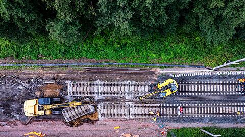 Die Bahn-Infrastruktur ist marode und bremst die Züge täglich vielerorts aus. Inzwischen wird reichlich gebaut - was der Pünktlichkeit im ersten Moment auch nicht zuträglich ist. (Archivbild) Die Bahn-Infrastruktur ist marode und bremst die Züge täglich vielerorts aus. Inzwischen wird reichlich gebaut - was der Pünktlichkeit im ersten Moment auch nicht zuträglich ist. (Archivbild)