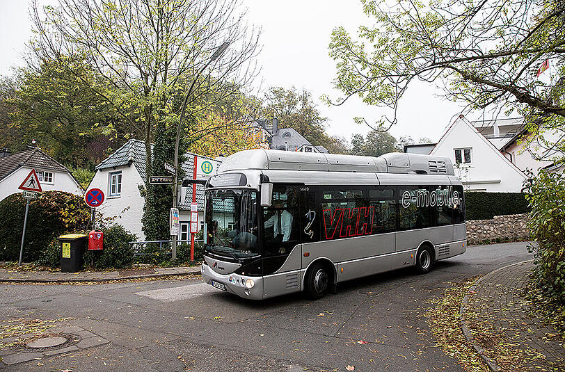 In Hamburg fährt bereits ein Bus im Linienbetrieb, der vollständig elektrisch angetrieben wird.