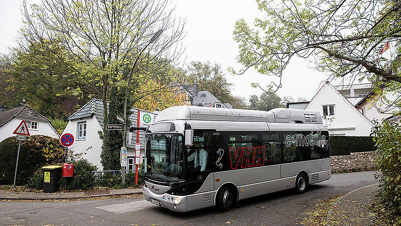 In Hamburg fährt bereits ein Bus im Linienbetrieb, der vollständig elektrisch angetrieben wird.