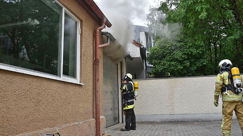Ein Trupp drang direkt in den Keller vor.