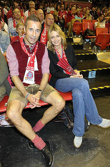 ...die Basketballer vom FC Bayern beim Bundesliga-Auftakt an.