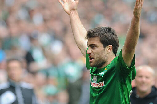 Champions-League-Finalist Borussia Dortmund hat wie erwartet Abwehrspieler Sokratis vom Bundesliga-Konkurrenten Werder Bremen verpflichtet.