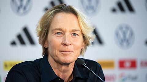 Martina Voss-Tecklenburg macht als Bundestrainerin der deutschen Frauen-Fußballnationalmannschaft weiter.