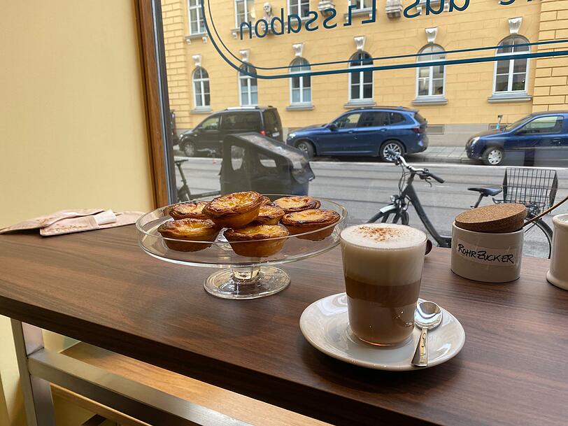 Die Trend zum Zweittörtchen ist groß. Ein "Pastel de Nata" schmeckt knusprig und süß – und ist verdammt schnell aufgegessen.