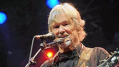 Unprätentiös, einzigartig und unterwegs mit einem ganzen Koffer voller Welthits: Kris Kristofferson bei seinem Tollwood-Konzert am Sonntag.
