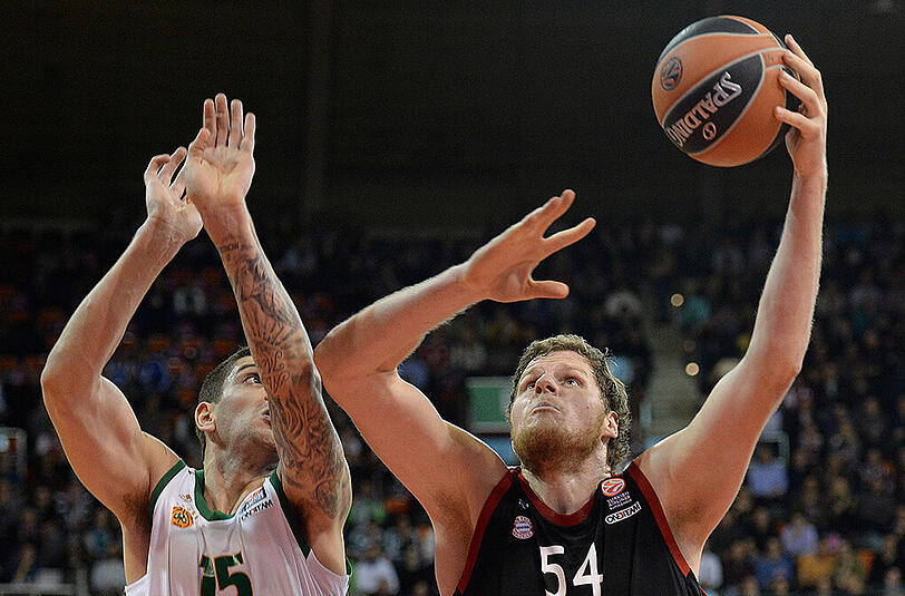 Bayern-Center John Bryant gegen Athen.