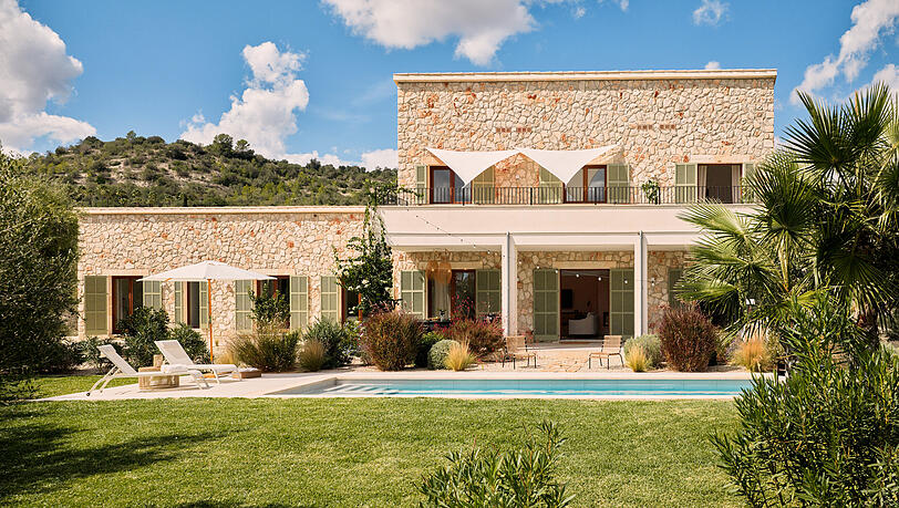 Auch ein Garten mit Pool gehören zu dem Anwesen. Auch ein Garten mit Pool gehören zu dem Anwesen.