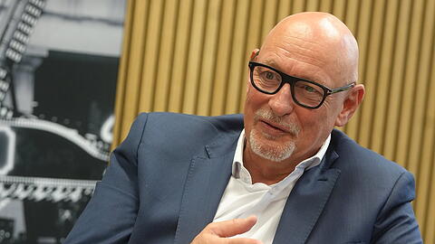 Die Mieten in den st&auml;dtischen Wohnungen k&ouml;nnten bald steigen. Denn der Mietenstopp l&auml;uft Ende des Jahres aus. Der neue Gesch&auml;ftsf&uuml;hrer der M&uuml;nchner Wohnen, J&ouml;rg Franzen, erkl&auml;rt im AZ-Interview, wie er damit umgehen will.