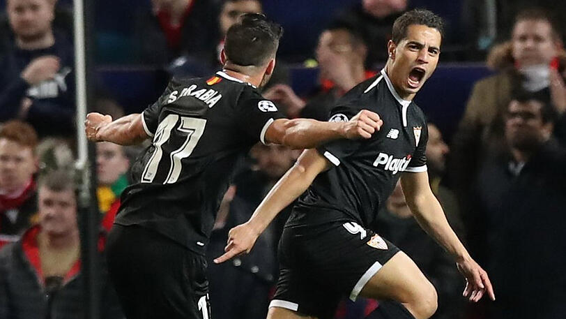 Wissam Ben Yedder (rechts) vom FC Sevilla jubelt nach seinem Tor zum 1:0 gegen Manchester United.