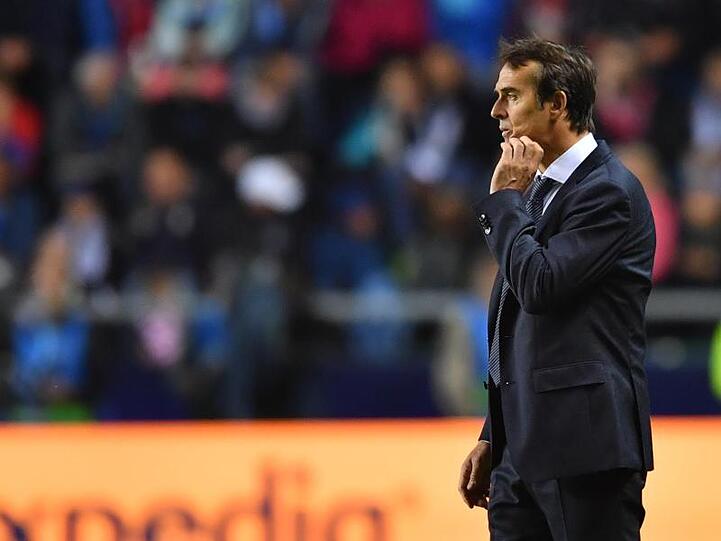 Julen Lopetegui steht als Trainer von Real Madrid am Spielfeldrand. Foto: Marius Becker/Archivbild