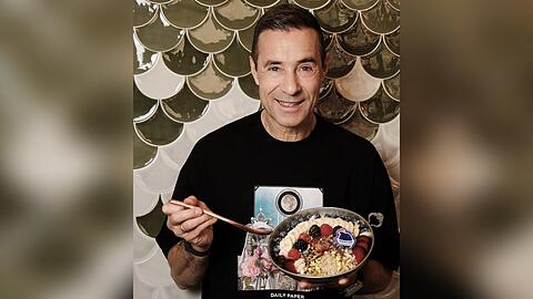 Kai Pflaume und sein "Ehrenpflaume"-Porridge.