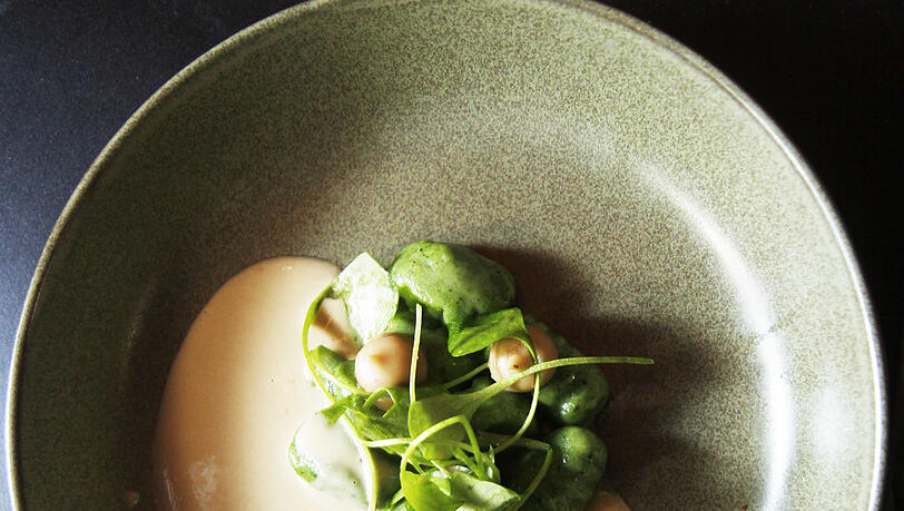 Brunnenkresse-Gnocchi – Portulak, Maronenschaum Brunnenkresse-Gnocchi – Portulak, Maronenschaum