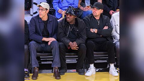 Eine bessere Sicht hätten Sacha Baron Cohen und Leonardo DiCaprio nicht haben können.