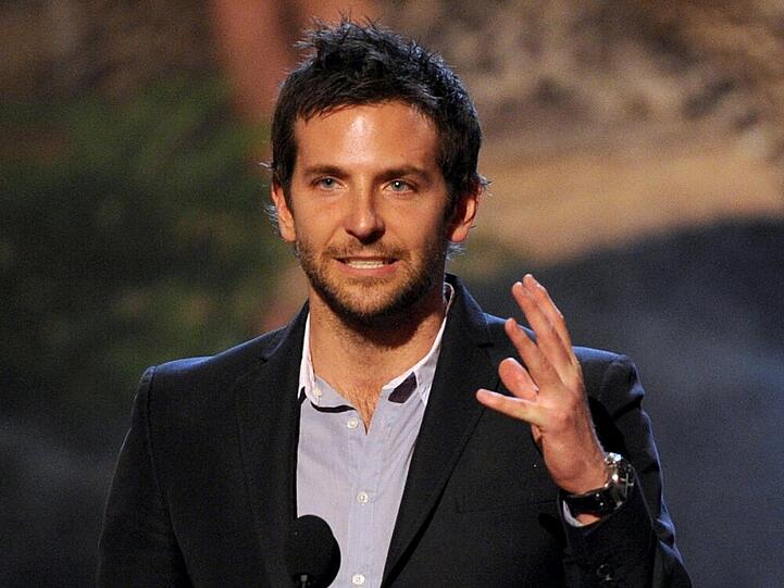 Bradley Cooper ist auf dem Teppich geblieben
