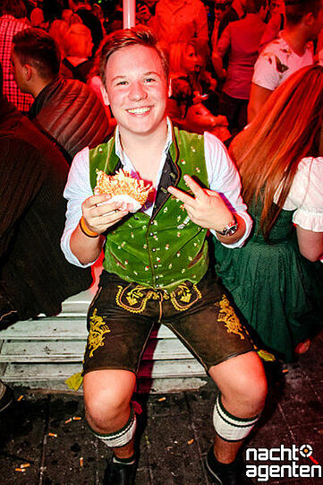 Der Neuraum veranstaltete jeden Tag nach der Wiesn eine Party. Hier die besten Bilder vom letzten Samstag. Mehr Bilder unter: http://www.nachtagenten.de/gallery/16-tage-wiesn-16-tage-neuraum-meets-mashup-baby-clubsound-2-0.939507.html