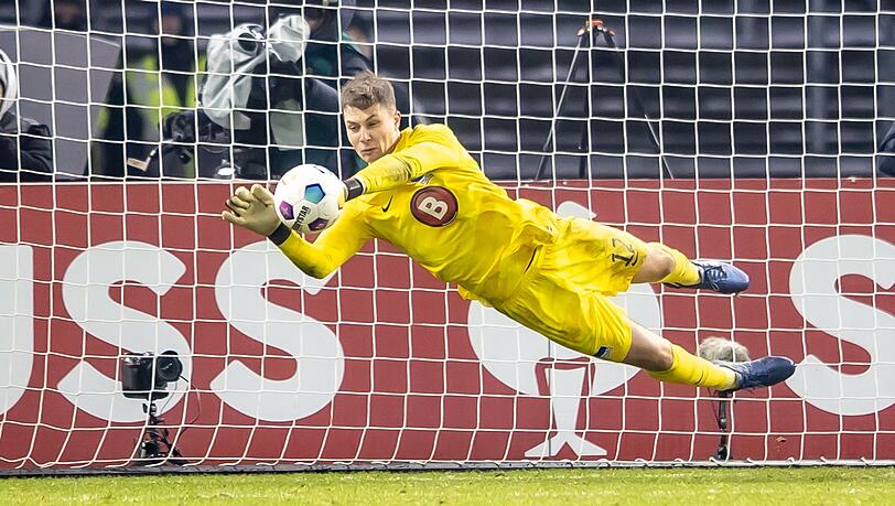 Wünscht sich den DFB-Pokal mehr als den Aufstieg: Herthas Torwart Tjark Ernst. Wünscht sich den DFB-Pokal mehr als den Aufstieg: Herthas Torwart Tjark Ernst.