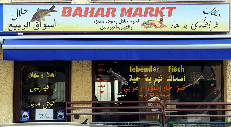 Auf dem "Bahar Markt" gibt es lebenden Fisch. Und zahlreiche andere Dinge, für die Grundkenntnisse in Arabisch erforderlich sind.