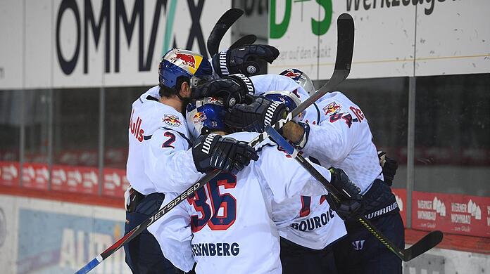 Siegerjubel: Der EHC gewinnt in Schwenningen.
