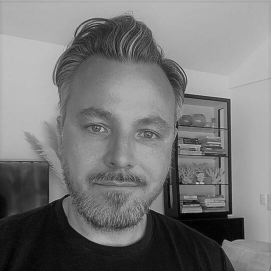 Promi-Designer Sascha Gaugel ist am 17. Februar tot in seinem Haus gefunden worden. Medienberichten zufolge hatte der 46-Jährige Probleme mit dem Herz-Kreislauf-System.