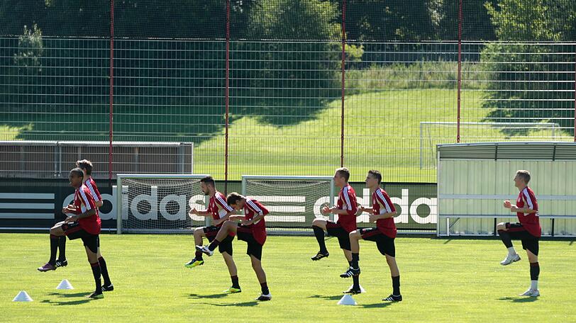 Jupp Heynckes hatte bei seiner  Rückkehr zu Bayern München nur einen Rumpfkader zur Verfügung. Bei  der ersten Trainingseinheit am Montag standen gerade einmal sieben  Profis auf dem Platz. Die Bilder