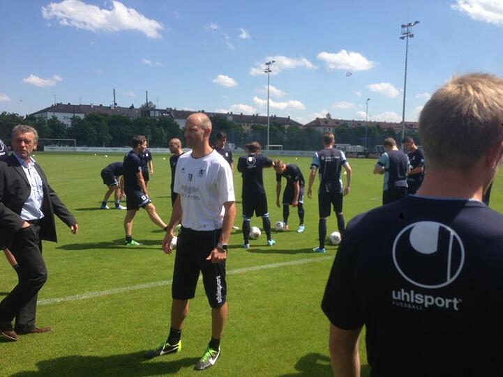 Am Samstag hieß es bei den Löwen wieder schwitzen: Als erstes Profi-Team starteten die Sechz?ger in die Saisonvorbereitung. Wir zeigen die Bilder vom Trainingsauftakt.