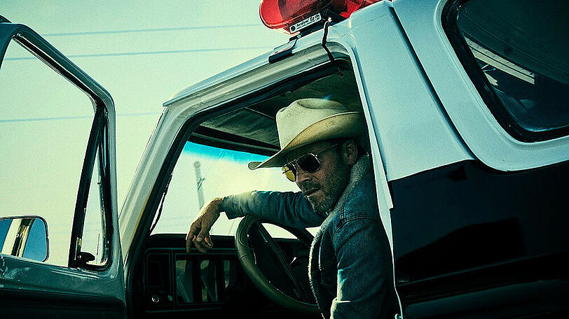 Stephen Dorff als raubeiniger Ordnungshüter Bill Hollister.