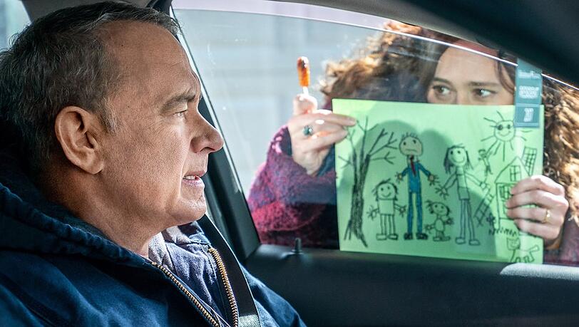 Otto (Tom Hanks) versucht seine chaotische Nachbarin Marisol (Mariana Treviño) zu ignorieren. Otto (Tom Hanks) versucht seine chaotische Nachbarin Marisol (Mariana Treviño) zu ignorieren.