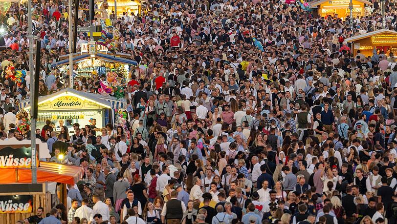 News zum Oktoberfest 2023: Millionen Wiesn-Besucher – doch wie werden sie eigentlich gezählt?
