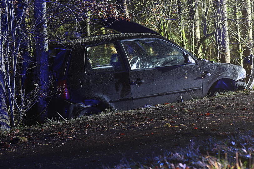 Unfassbares Glück hatte eine 19-Jährige, die diesen Unfall unverletzt überlebte.