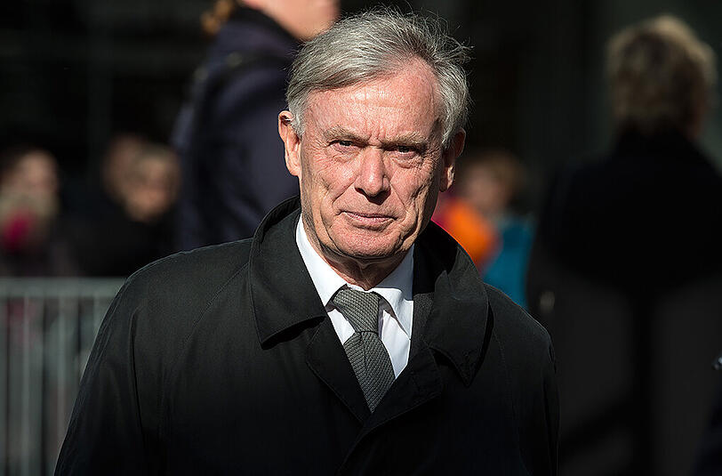 Bundespräsident ist Horst Köhler.
