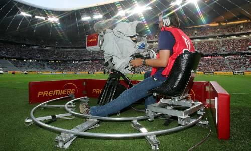 Das Bezahl-TV hofft auf neue Exklusivrechte. Premiere will sich um das neue Topspiel, samstags um 18.30 Uhr, bewerben.